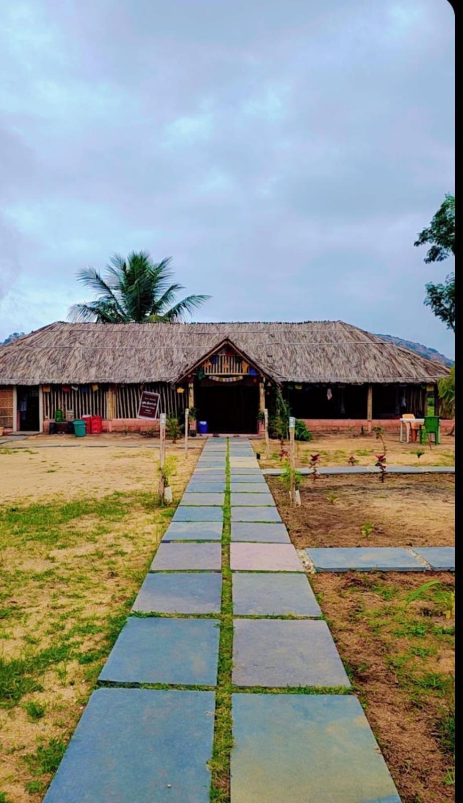 Om Shanti Om Home Stay & Cafe Hampi Ngoại thất bức ảnh