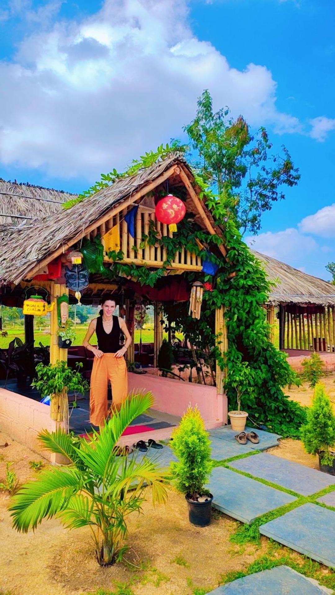 Om Shanti Om Home Stay & Cafe Hampi Ngoại thất bức ảnh