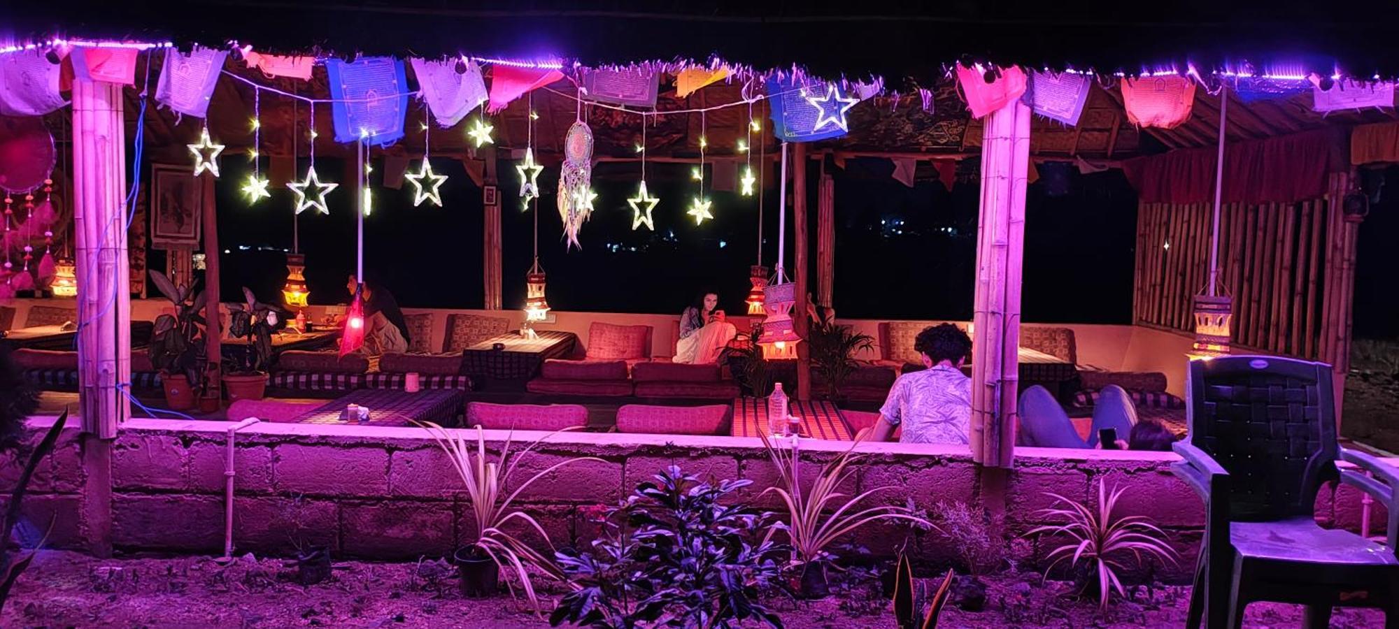 Om Shanti Om Home Stay & Cafe Hampi Ngoại thất bức ảnh