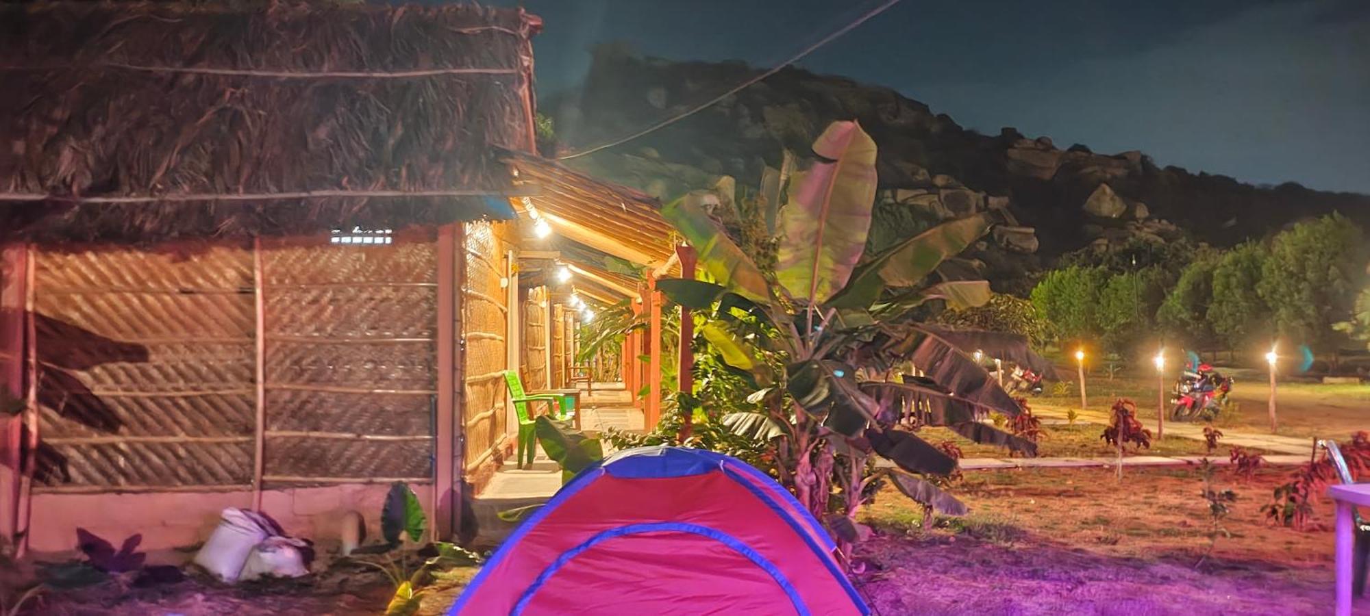 Om Shanti Om Home Stay & Cafe Hampi Ngoại thất bức ảnh