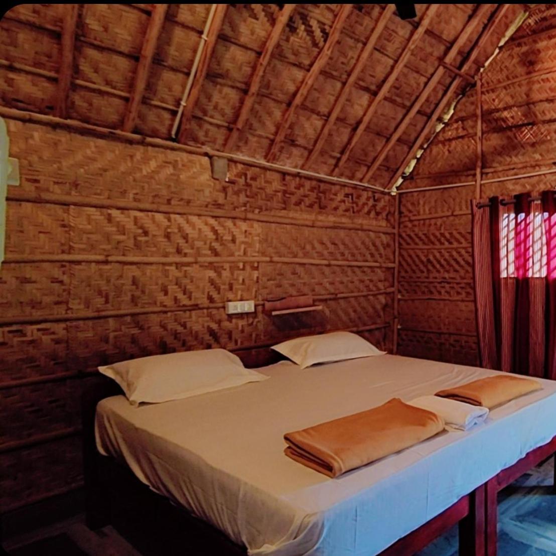 Om Shanti Om Home Stay & Cafe Hampi Ngoại thất bức ảnh